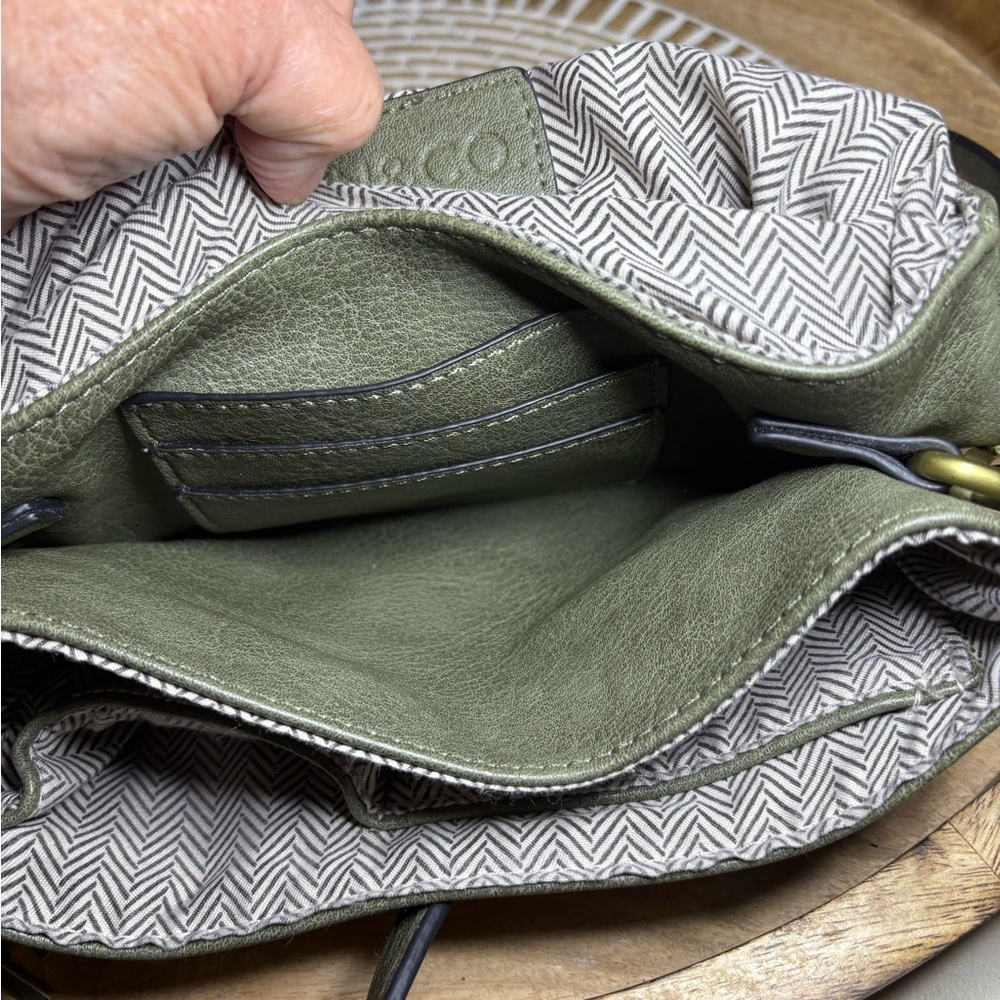 Jen & Co. Purse mossy green vegan leather crossbody bag. - Picture 6 of 12